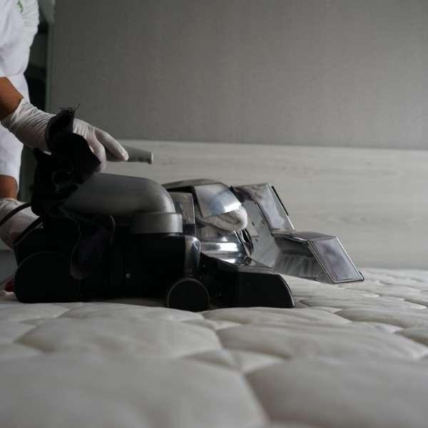 บริการทำความสะอาดและฆ่าเชื้อโรคที่นอน ขนาด 5-6 ฟุต + โซฟา 2 ที่นั่ง (เก็บฝุ่นอย่างเดียว)-1