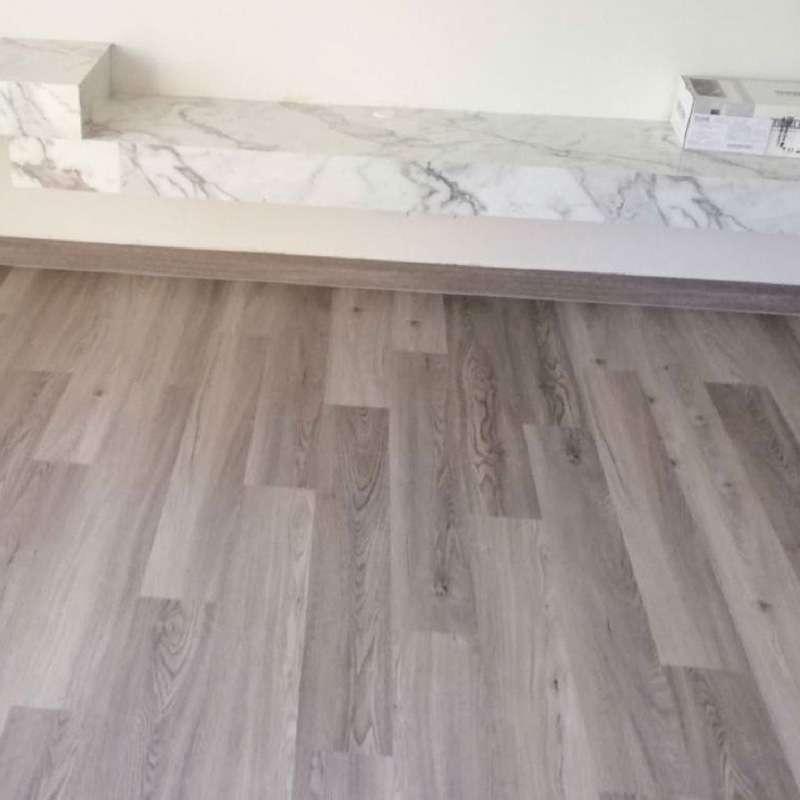 DR.FLOOR พื้นกระเบื้องยางลายไม้ SPC Wood Series 5mm (Click Lock) DF-W5-7004-1