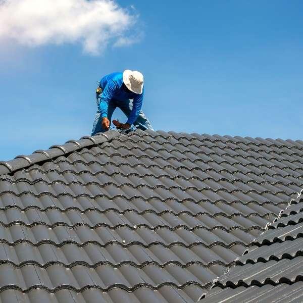 บริการซ่อมรั่วหลังคาและซ่อมฝ้าเพดาน (Roof & Ceiling Repair)-1